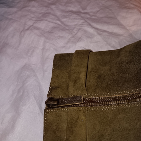 OLIVE GREEN SUEDE BOOTS - Picture 7 of 7